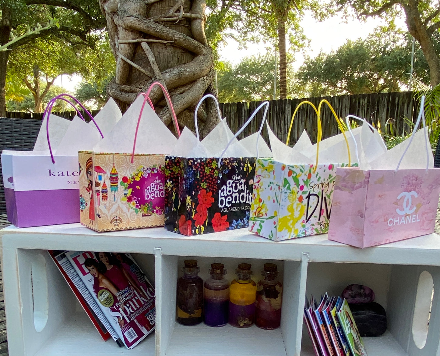 Bright color spring miniature shopping paper bags for fashion dolls. #miniatureshoppingbags