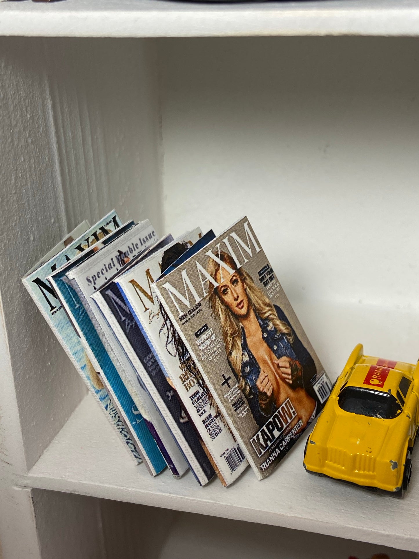 SET OF 6 MINIATURE SEXY MAGAZINES