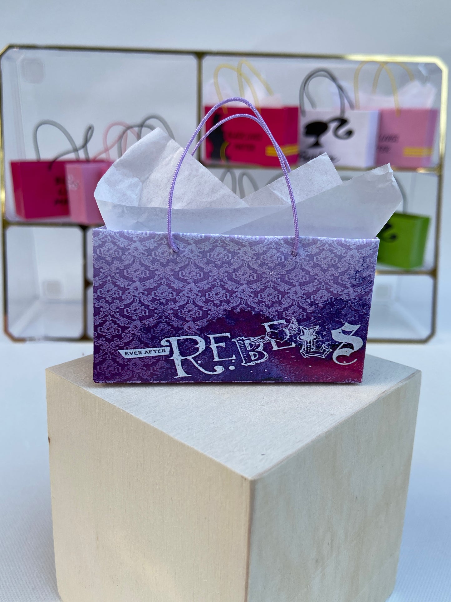 ROYAL & REBEL MINIATURE SHOPPING BAGS FOR FASHION DOLLS
