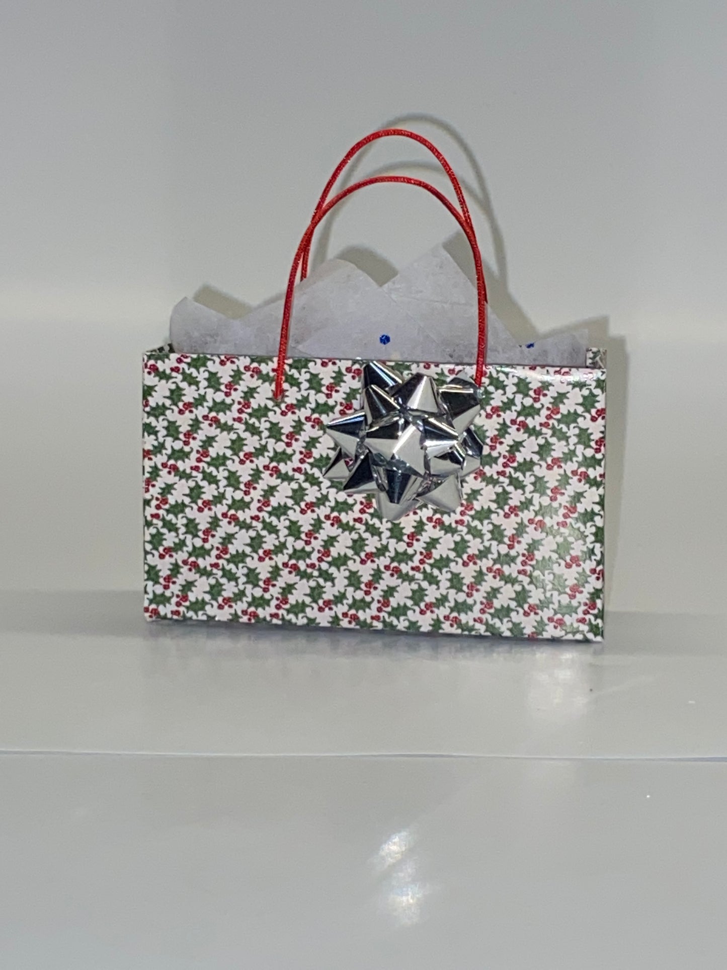 MINIATURE HOLIDAY SHOPPING BAGS FOR FASHION DOLLS