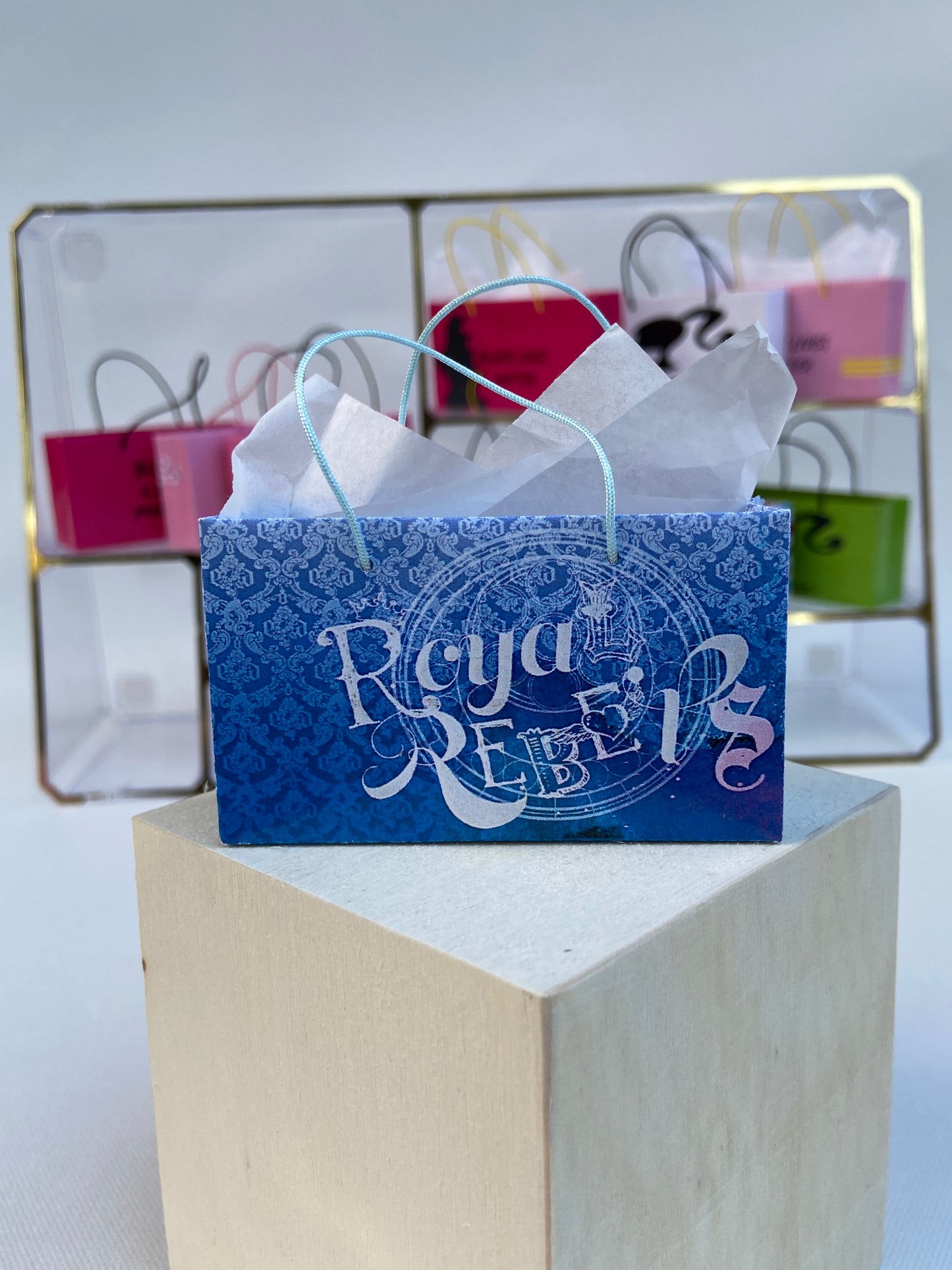 ROYAL & REBEL MINIATURE SHOPPING BAGS FOR FASHION DOLLS