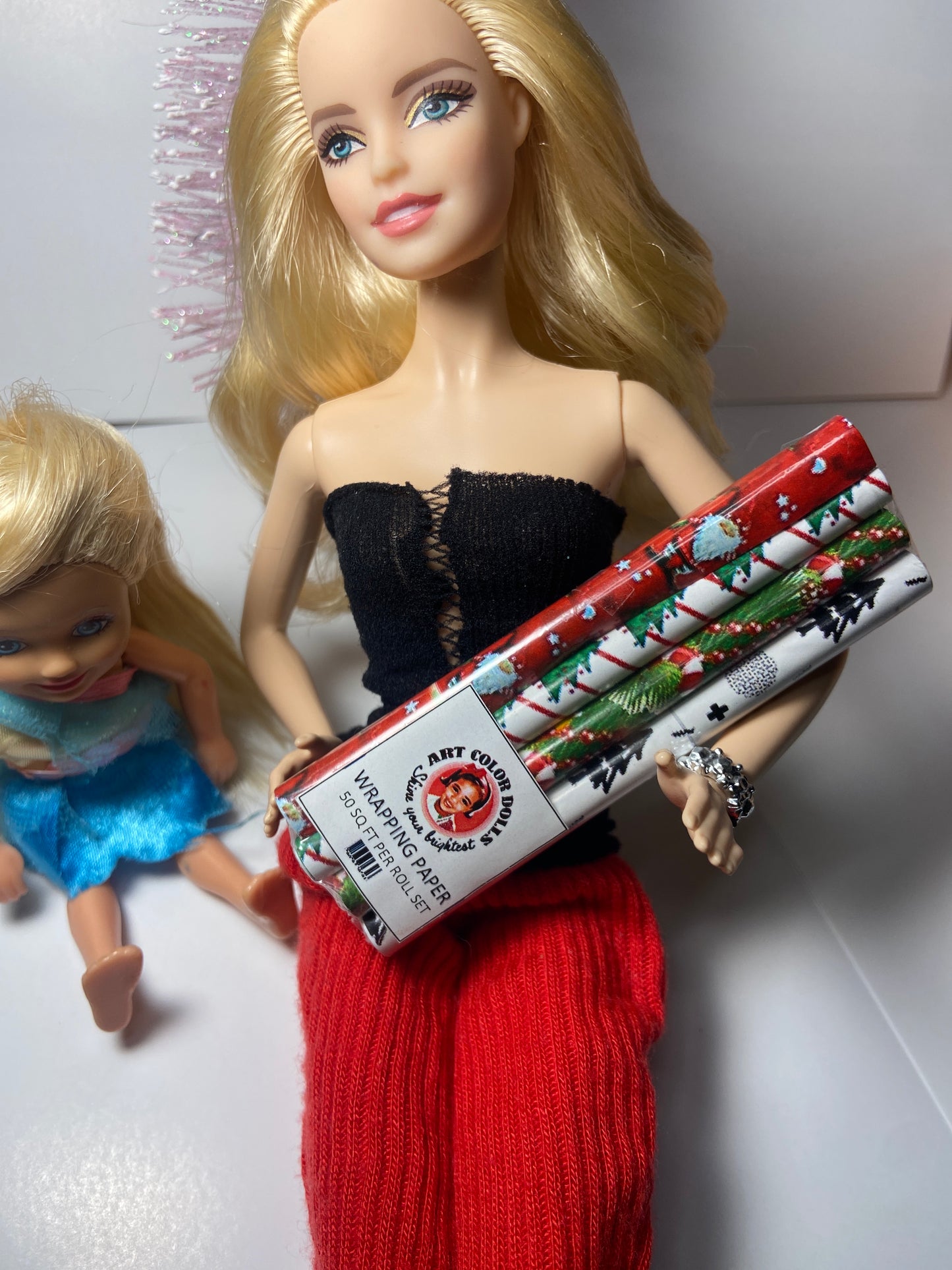 MINIATURE HOLIDAY WRAPPING PAPER FOR FASHION DOLLS