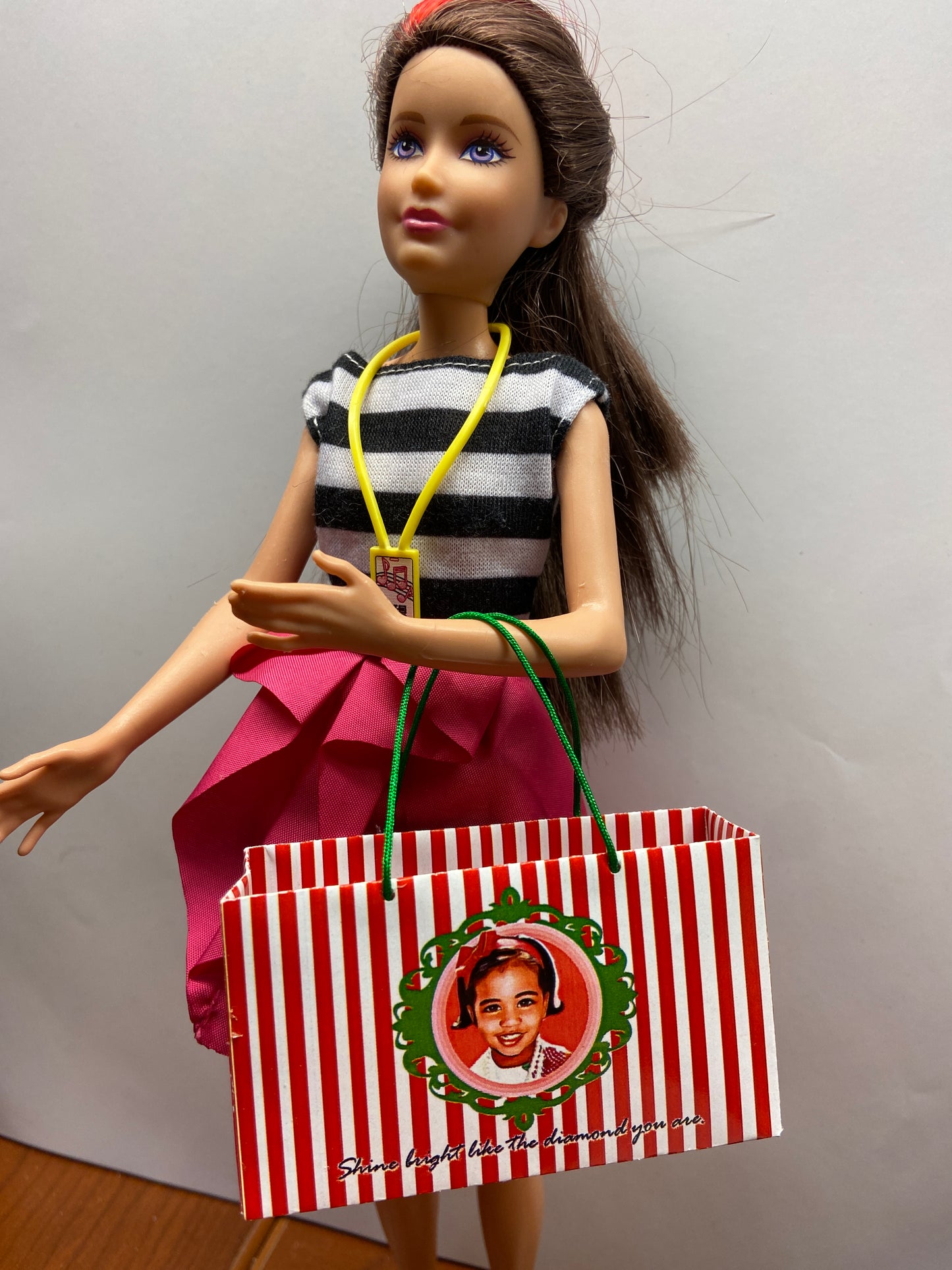 MINIATURE HOLIDAY SHOPPING BAGS FOR FASHION DOLLS