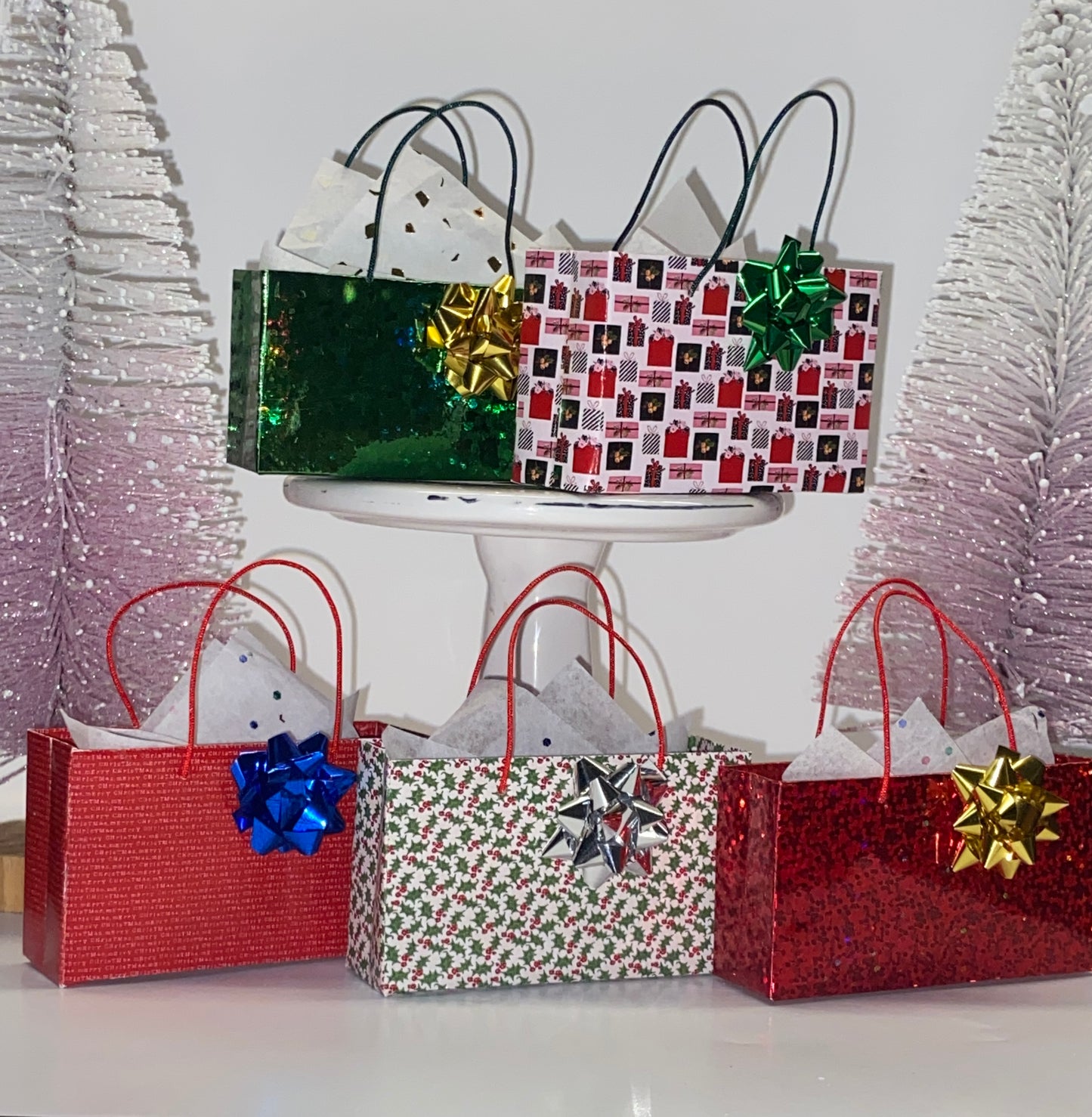 MINIATURE HOLIDAY SHOPPING BAGS FOR FASHION DOLLS